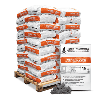 Steinkohle-Koks-Säcke ordentlich auf einer Holzpalette gestapelt, im Vordergrund ein Steinkohle-Sack mit Informationen zur Kohle.