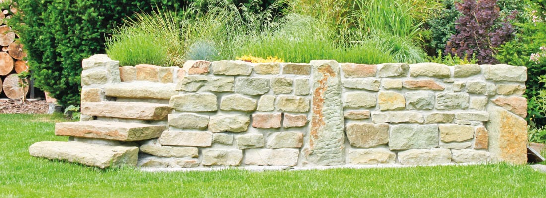 Hochbeet aus Natursteinen