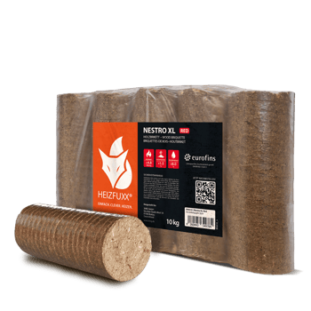 Paket mit Nestro XL Holzbriketts, Marke Heizfuxx, 10 kg. Enthält Leistungsdaten: Heizwert > 4,8, Restfeuchte < 15, Aschegehalt < 8,0. Zertifiziert von Eurofins. Abgebildet sind ein QR-Code und weitere Produktinformationen.