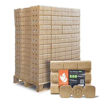 Eine Palette Holzbriketts RUF TRIPLEX von Heizfuxx, sauber gestapelt. Im Vordergrund ein einzelnes Brikett, daneben eine Verpackung mit Etikett und QR-Code. Ideal für effizientes Heizen.