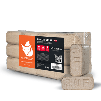 Holzbriketts in rechteckiger Form, mit „RUF“ geprägt. Verpackt in Plastikhülle. Etikett mit Produktinformationen: „RUF ORIGINAL RED", Hersteller: HEIZFUXX®. Enthält QR-Code, Sicherheits- und Produktdaten. Gewicht: 10 kg.