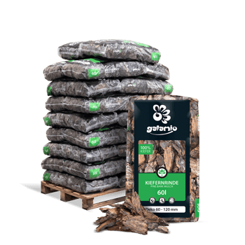 Palettierte Säcke mit Kiefernrinde, gestapelt auf einer Holzpalette. Größerer Vordergrundsack zeigt das Logo „galamio“ und Beschriftung: „100% Kiefer, Kiefernrinde, Pine Bark Mulch, 60l, Deko 60-120 mm.“ Umgebung neutral.